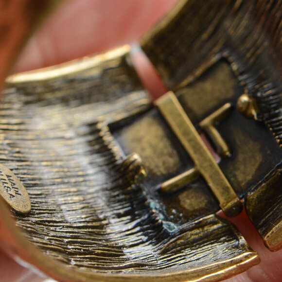 Vintage Oscar de la Renta Crystal & Coral Cabochon Hammered Turtle Bracelet - Picture 9 of 11